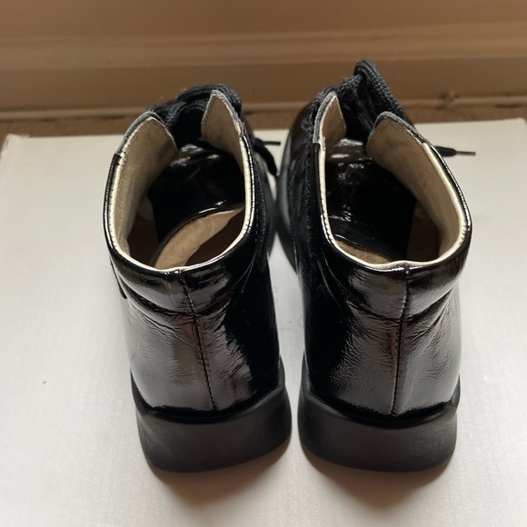 TODDLER ITALIAN 🇮🇹 BLACK PATENT LEATHER BOOTIES U.S.Size 11 Toddler  EUC - Picture 6 of 9